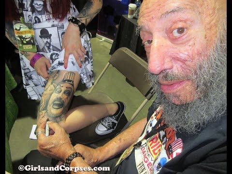 Sid Haig (aka Captain Spalding) signs with Girls and Corpses at MidSummer Scream