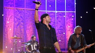 Luke Bryan Performs &#39;Kick the Dust Up&#39;