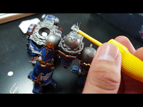 Knight Castellan: Magnetizing torso and legs