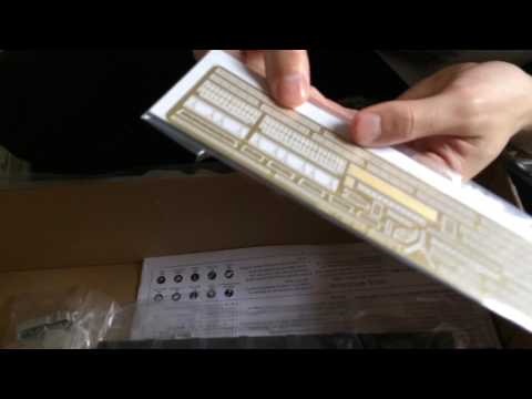 Unboxing Trumpeter 1/350 Graff Zeppelin