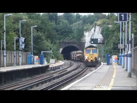 (HD) Freightliner 66514 passes Greenhithe working the 4Y67 31.7.13