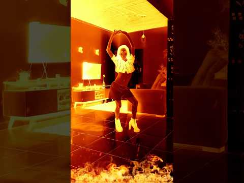 O fogo quando bate meio dia aqui na minha cidade🥵💃 #viralvideo #shortsdance #danceshorts #dança