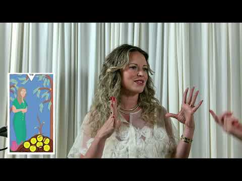 Manifesting Tarot Cards with Amanda Frances | Cards on the Table