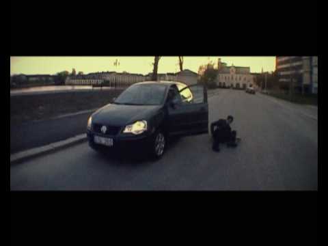 Ismen & Gorillala Baxar en bil