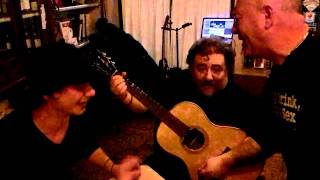 Ruben Minuto Hosts a Late Night Sing along at Vineria San Giovanni in Morbegno Italy