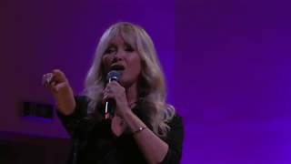 A LA CARTE Intro + &quot;You Get Me On The Run&quot;