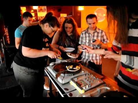 Dj Akademija 2010 - rezanje torte 2