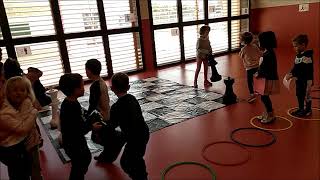 JUGANDO AL AJEDREZ EN INFANTIL