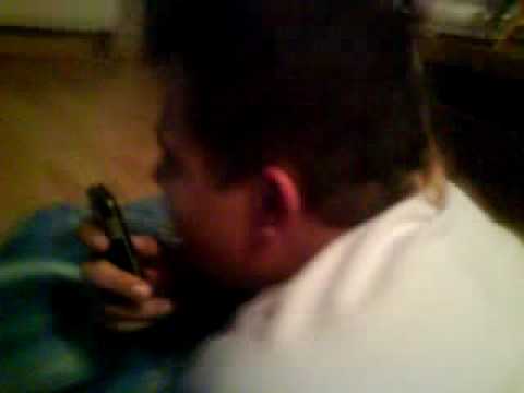 Ein schwuler und 3 atzen!!