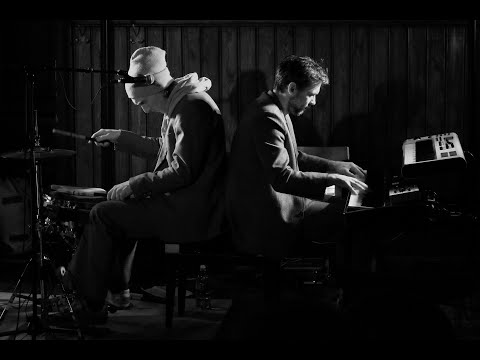 Tombadour - So Weit Weg (Autumn Leaves Cut)