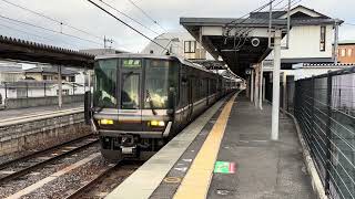 【元網干車のV56編成】JR草津線223系6000番台R01編成近キト6次車普通草津行き手原駅発車シーン