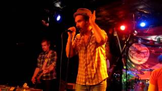 Red Wanting Blue / Gravity