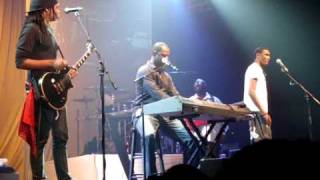 Brian McKnight sings with his two sons