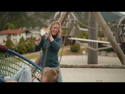 Familienurlaub am Achensee. Wellnessresidenz Alpenrose & Cocoon mit der ganzen Familie.