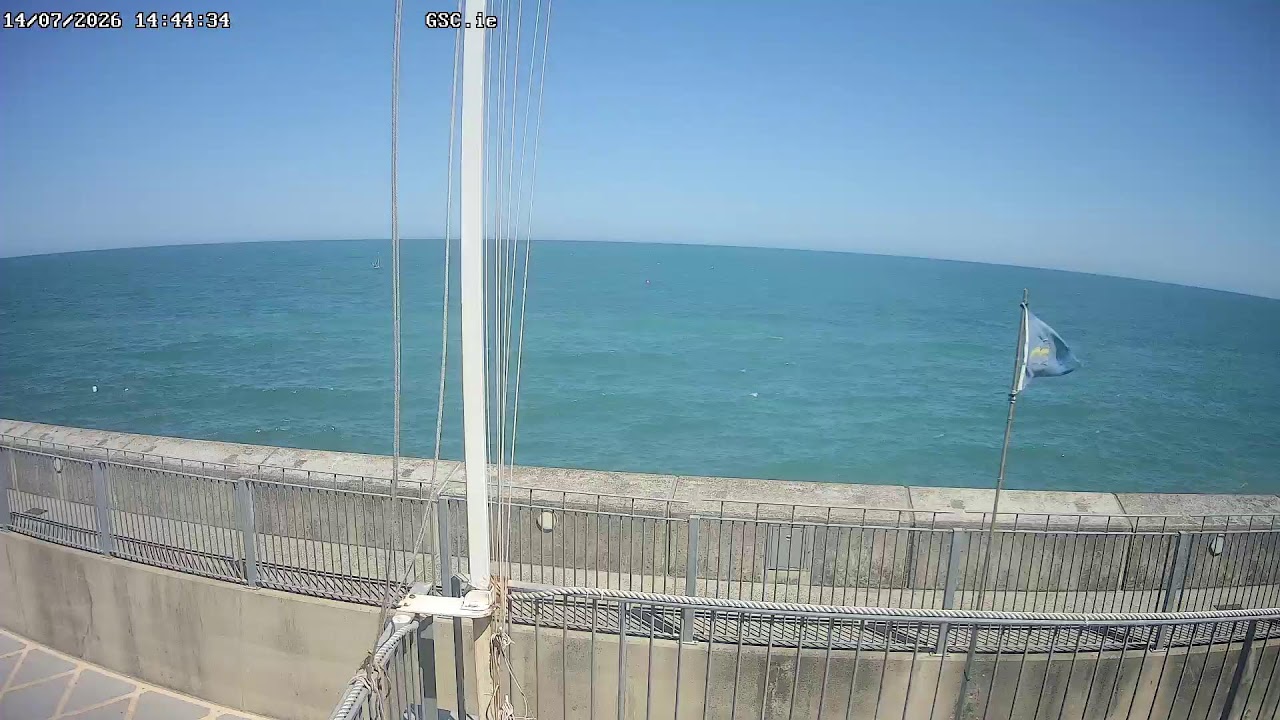 Live webcam view of Greystones Sailing Club Sea View