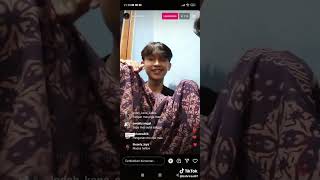 Download lagu Tangan Nya Andika Sangat Ramah sekali . awal nya Mas boy , Isal , Mas pipin Sekarang Andika 😓🙏😑 mp3