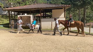 Andando de pnei no Hotel fazenda. Andando de cavalo.
