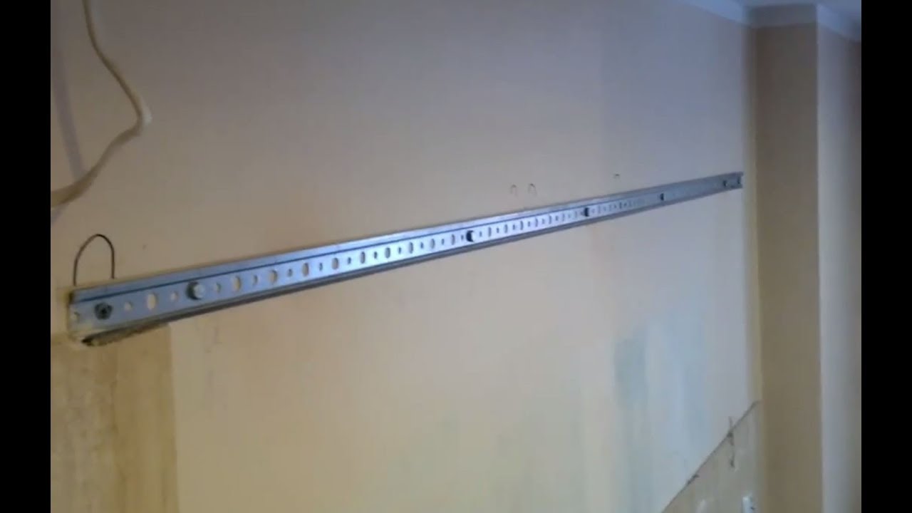 Jak zawiesić szafki kuchenne na ścianie za pomocą listwy montażowej | ForumWiedzy