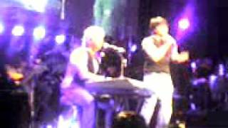 Luis Fonsi y Noel- Aunque duela aceptarlo