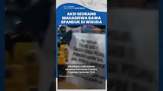 Viral Aksi Seorang Wisudawan Angkat Spanduk saat Wisuda Belangsung, Cari Keadilan Kematian sang Ayah