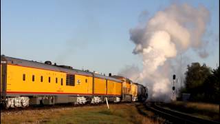 preview picture of video 'UP 844 Departing Hearne, TX - 10.19.2012'