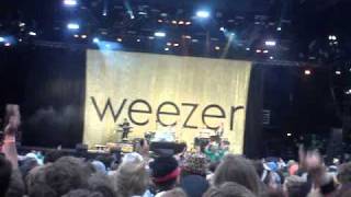 Weezer cover MGMT/Lady Gaga at Leeds Festival, August 28, 2010