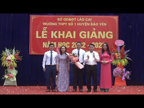 Đồng chí Nguyễn Xuân Nhẫn – Phó Bí thư thường trực Huyện ủy dự Lễ khai giảng năm học mới tại trường THPT số 1 Bảo Yên