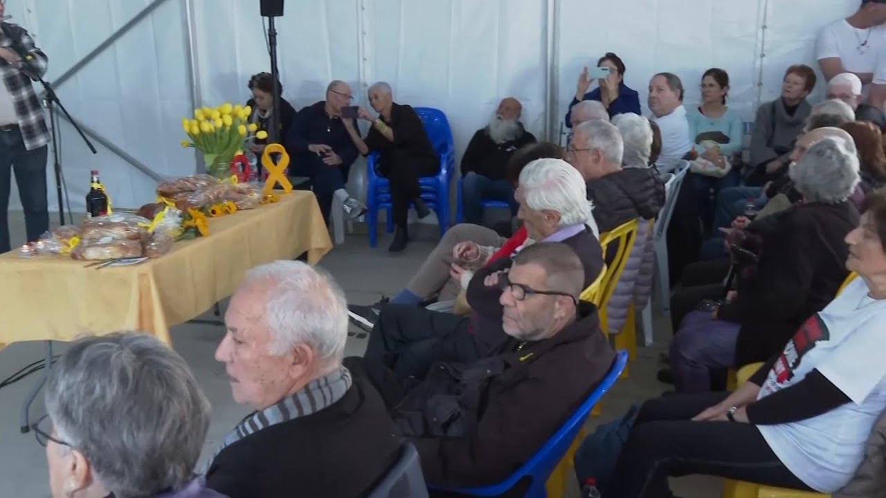 Families of Israeli hostages express for ongoing negotiations at Shabbat reception