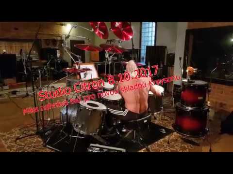 Mike Terrana nahrává bicí pro novou skladbu Kreysonu