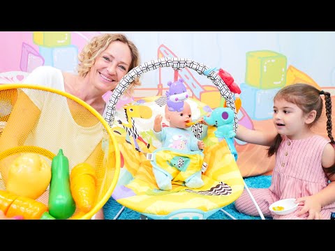 Spielspaß mit Nicole. Wir kochen eine Gemüsesuppe für Baby Born. Puppen Video für Kinder