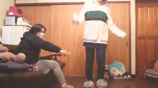 ハッピーシンセサイザを踊ってみた見たをしてる時に邪魔してきたw