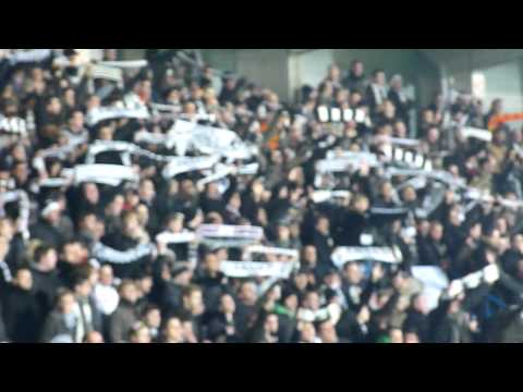 You never walk alone Eendrachters nemen bezit van vak H op FC Dender EH.MOV