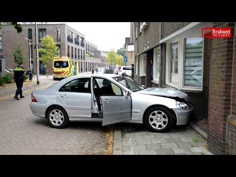 Automobiliste ramt gevel van woning na aanrijding in Tilburg