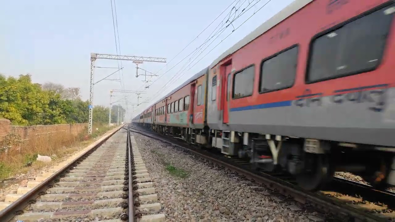 22429: Pathankot SF Express Crossed Sonipat Jn. At High Speed Action # Viral #video