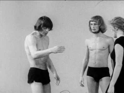 Απόσπασμα ασκήσεων αυτοσχεδιασμού κατά την τεχνική προετοιμασία σπουδαστών στο Θεατρικό Εργαστήριο του Jerzy Grotowski υπό την καθοδήγηση του ηθοποιού [[#Ryszard&nbsp;Cieślak [Ρίσαρντ Τζέσλακ]#]], Βρότσλαβ, Πολωνία, (1972).&nbsp;