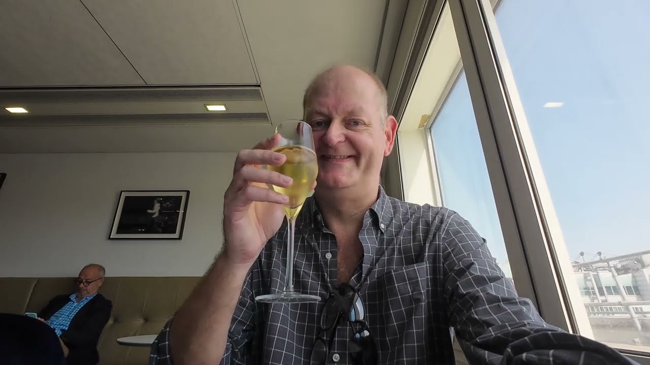 American Airlines International First Class Lounge thumbnail