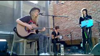 Ladyhawke - Love Don&#39;t Live Here - Acoustic - 10/4/2009