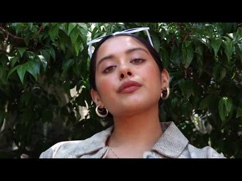 DeeLux: Buy, Sell, Trade - Paulina