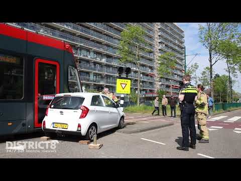 Gewonde na aanrijding tussen auto en tram Mgr Bekkerslaan Rijswijk In