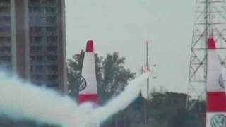 preview picture of video 'Matt Hall nearly crashes at Red Bull Air Race Championships - Windsor, Ontario'