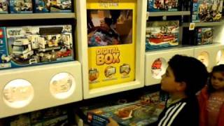 preview picture of video 'Kids checking out Lego City sets w/ 3D animations'