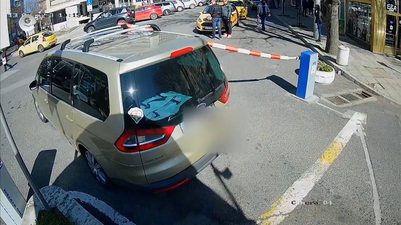 Нова вандалска проява на паркинг в Хасково