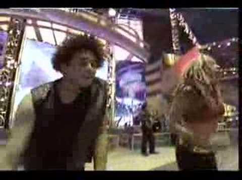 Selena Vive - Alejandra Guzman: Bidi Bidi Bom Bom