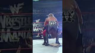 Download lagu kane vs triple H mp3