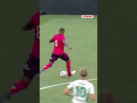 🦁🇫🇷 Quand Adil Hamdani s'amuse avec les défenseurs de St. Gallen ! #shorts #football