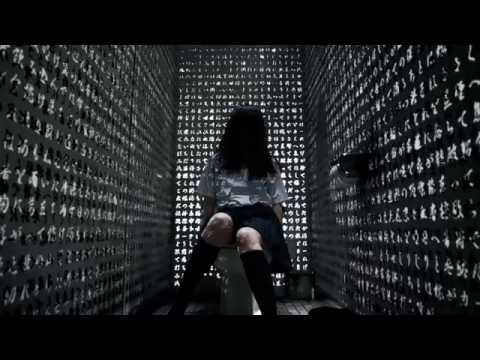 女子高生が学校のトイレでひたすら踊り狂う映像が衝撃すぎると話題に - ライブドアニュース