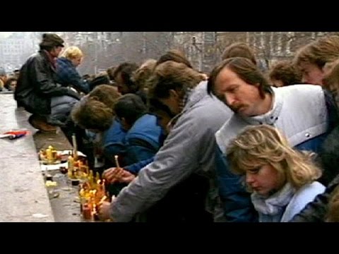 Czech and Slovak velvet look back