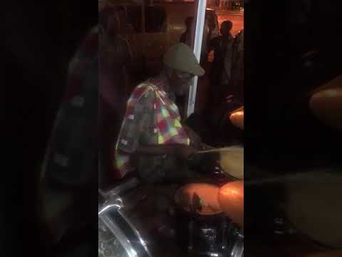 Humphry Anson op zijn jaardag met de bigi poku toppers 26-11-2018