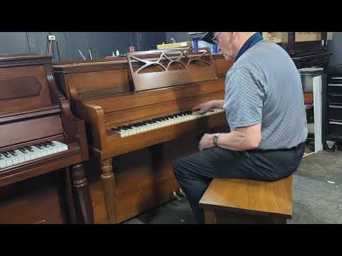 Kohler & Campbell Console Piano SN 616444 70s - Walnut image 4