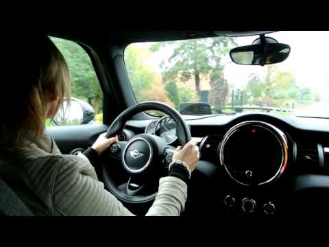 To lease or not to lease a MINI  - FemmeFrontaal